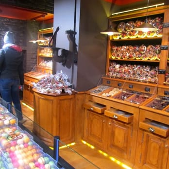 Maison Georges Larnicol - Inside of the shop - Desserts Near Me - Paris, 75