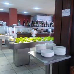 Strada Pizza & Grill - Vista do buffet de saladas