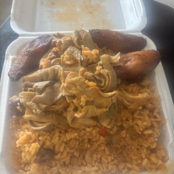 Lechonera Orlando - See lots rice and small pork why small pork big rice?? I say lady need more say lady why buy other separate is 1:28pm 5/31/26 - Latin American Near Me - Orlando, Florida