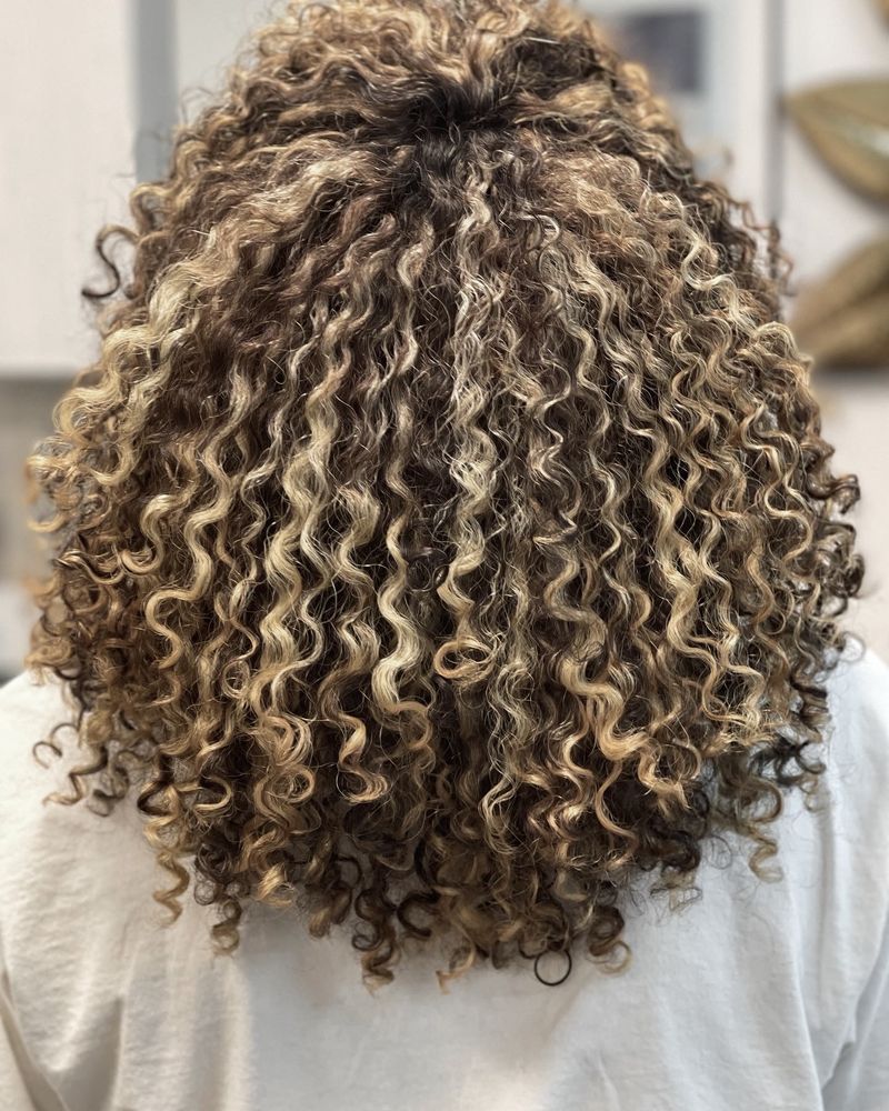 Justice Rivera Haircare Logo