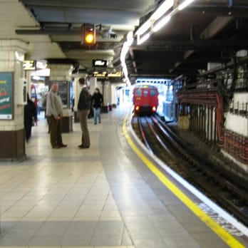 Baker Street Station - Metropolitan line platforms, to the City on the right, and terminating on the left. - Train Stations Near Me - London, XGL