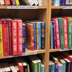 McKay's - Nashville - McKay's shelves with popular titles