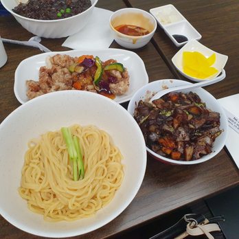 Jin Jja Roo - Beef jjangmyun with sweet and sour beef - Korean Near Me - Gardena, California