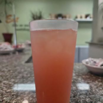 Peach's Restaurant - Strawberry Lemonade - American Near Me - Chicago, Illinois