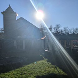 Gatehouse Winery - Winery in barn.