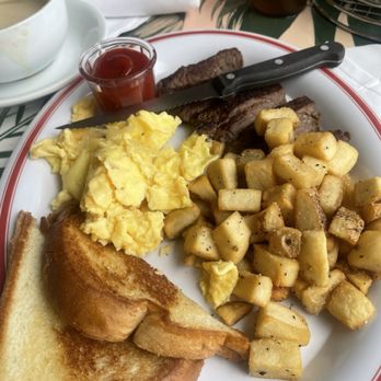 The Liquor Store - Classic Breakfast Plate with steak - Breakfast & Brunch Near Me - Memphis, Tennessee
