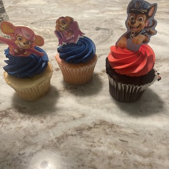 Cathryn's Cake Salon - Chocolate strawberry vanilla Cupcakes - Desserts Near Me - Philadelphia, Pennsylvania