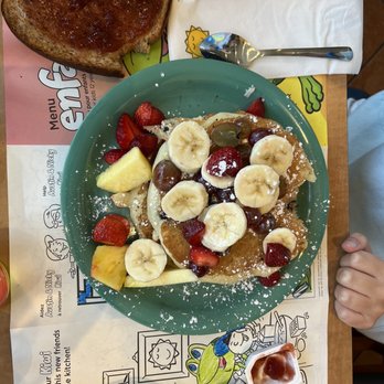 Cora - Kids pancake with fruit - Breakfast & Brunch Near Me - Quebec City, Quebec Cora - Kids pancake with fruit - Breakfast & Brunch Near Me - Quebec City, Quebec