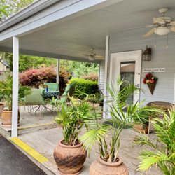 Comal Inn - Mountain Laurel private porch
