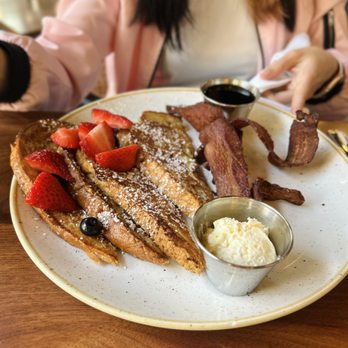 Betts - French toast - New American Near Me - Cleveland, Ohio