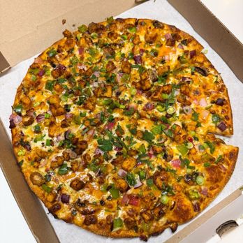 Pizza Twist - Large chicken tikka masala pizza ($21.99) - Pizza Near Me - Round Rock, Texas Pizza Twist - Large chicken tikka masala pizza ($21.99) - Pizza Near Me - Round Rock, Texas