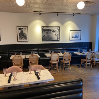 Diamond Jack Wine Bar - Interior Dining Room - Wine Bars Near Me - Maryville, Tennessee