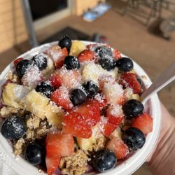 G's Juicebar - Kauai bowl