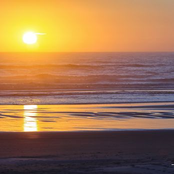 Silver Surf Motel - Sunset from the back yard of the hotel - walk out your room and enjoy the view - Hotels Near Me - Yachats, Oregon Silver Surf Motel - Sunset from the back yard of the hotel - walk out your room and enjoy the view - Hotels Near Me - Yachats, Oregon