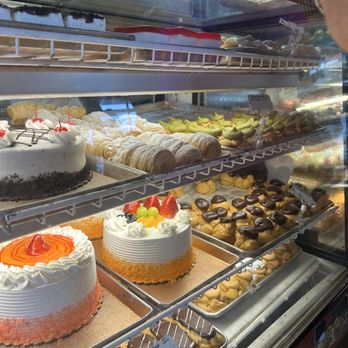 Liliha Bakery - Bakeries Near Me - Honolulu, Hawaii