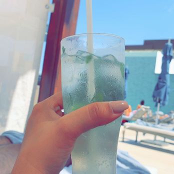 Secrets The Vine Cancun - Mint mojitos by the infinity pool - Hotels Near Me - Cancún, ROO Secrets The Vine Cancun - Mint mojitos by the infinity pool - Hotels Near Me - Cancún, ROO