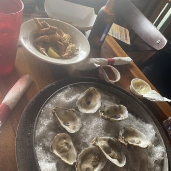 Surf Hut - Oysters and fried crab claw - Seafood Near Me - Destin, Florida