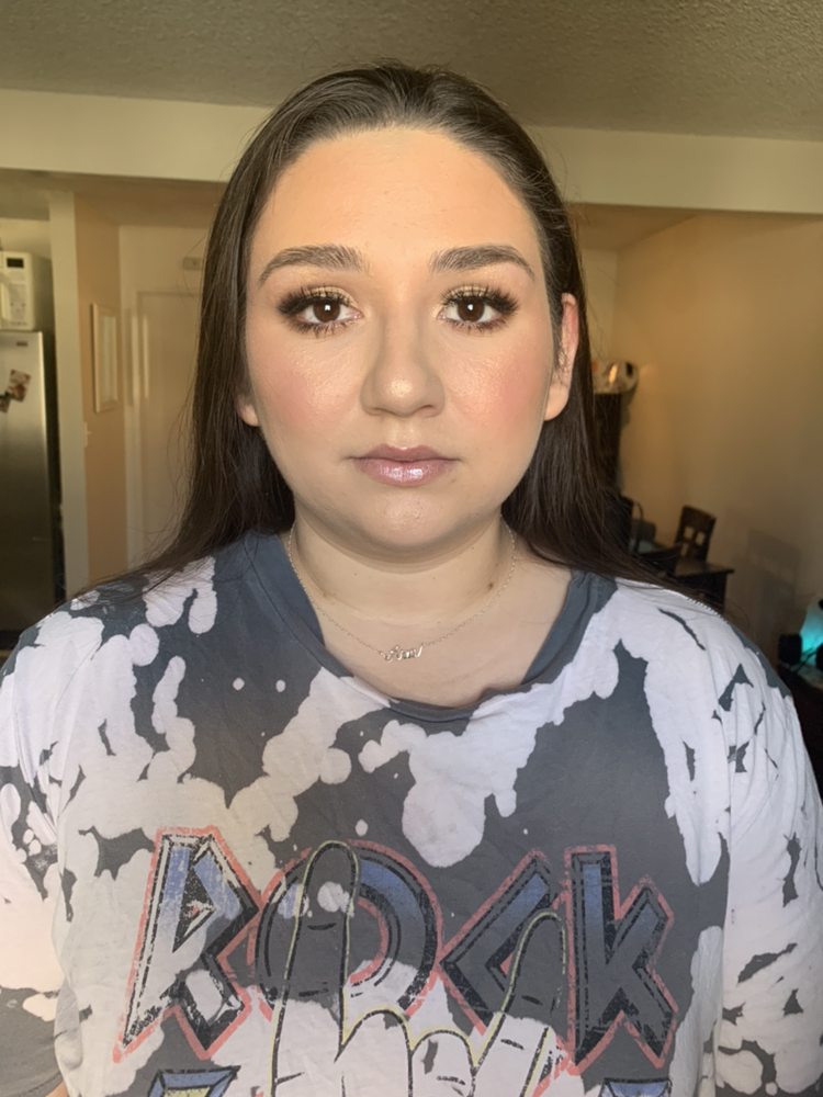 Derryberry Makeup Logo