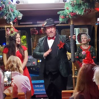 Discover Sarasota Tours - Christmas performers leading us in a sing-a-long - Historical Tours Near Me - Sarasota, Florida
