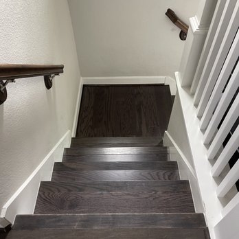 Floor It - a staircase leading to a second floor - Flooring Near Me Floor It - a staircase leading to a second floor - Flooring Near Me