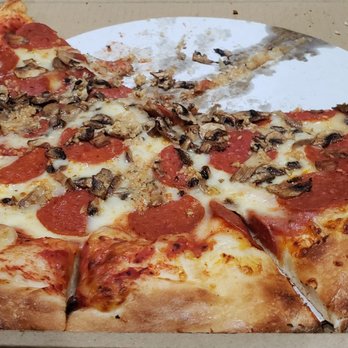 Knockout Pizza - PEPPERONI, MUSHROOM, AND CRUSHED GARLIC WITH THICK CRISPY CRUST!! - Pizza Near Me - Hesperia, California Knockout Pizza - PEPPERONI, MUSHROOM, AND CRUSHED GARLIC WITH THICK CRISPY CRUST!! - Pizza Near Me - Hesperia, California