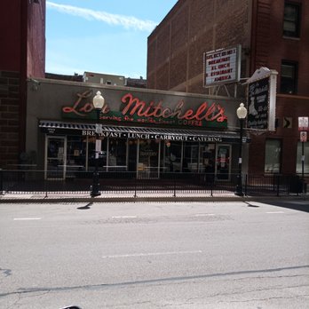 Lou Mitchell's - Breakfast & Brunch Near Me - Chicago, Illinois
