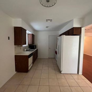 MH Painting & Drywall - Before Kitchen - Drywall Installation & Repair Near Me - Round Rock, Texas