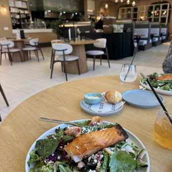 Sugo Social - Salmon salad and delicious bread, all in a fresh and  gorgeous restaurant! - New American Near Me - Rolling Hills Estates, California