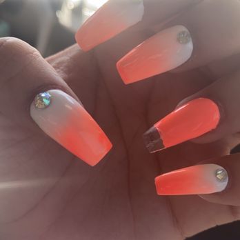 Nail Lounge at Millenia - Broken nail - Nail Salons Near Me - Orlando, Florida