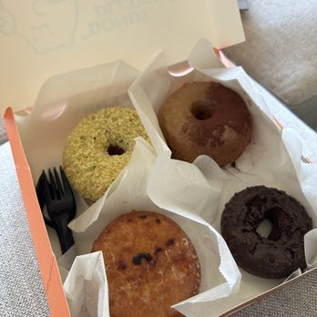 Old Ferry Donut - Box of 4 - Donuts Near Me - San Gabriel, California Old Ferry Donut - Box of 4 - Donuts Near Me - San Gabriel, California