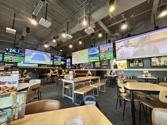 Buffalo Wild Wings by null
