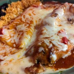 El Gallo - Chile Rellano & Cheese Enchilada with black beans and rice