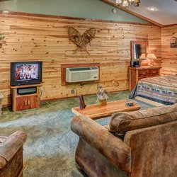 Lake Forest Luxury Log Cabins - Eureka Springs Cabins, Bear Cub