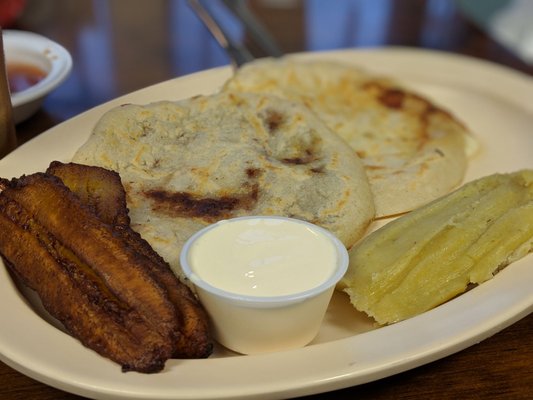 Antojitos Salvadorenos by null