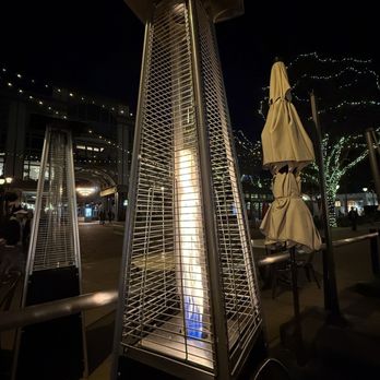 EMC Seafood & Raw Bar - Nice, Warm Heat Lamps - LOVE it! :0) - Seafood Near Me - San Jose, California EMC Seafood & Raw Bar - Nice, Warm Heat Lamps - LOVE it! :0) - Seafood Near Me - San Jose, California