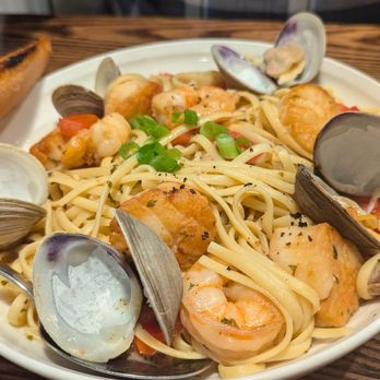 Mariner Grille - Fisherman's scampi - Seafood Near Me - Narragansett, Rhode Island Mariner Grille - Fisherman's scampi - Seafood Near Me - Narragansett, Rhode Island