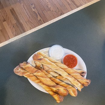 Taffy's Pizza - Breadsticks and pizza sauce - Pizza Near Me - Santa Barbara, California