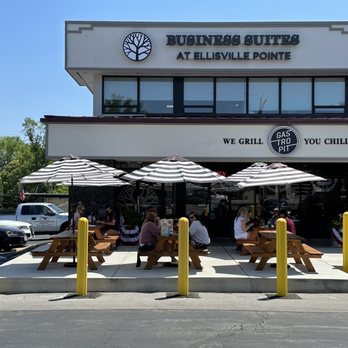 Gastropit Ellisville - Patio and front - Barbeque Near Me - Ellisville, Missouri Gastropit Ellisville - Patio and front - Barbeque Near Me - Ellisville, Missouri