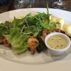 Vintage - Brochette de volaille sauce estragon accompagnée d'une purée de pomme de terre au beurre et sa salade vinaigrée