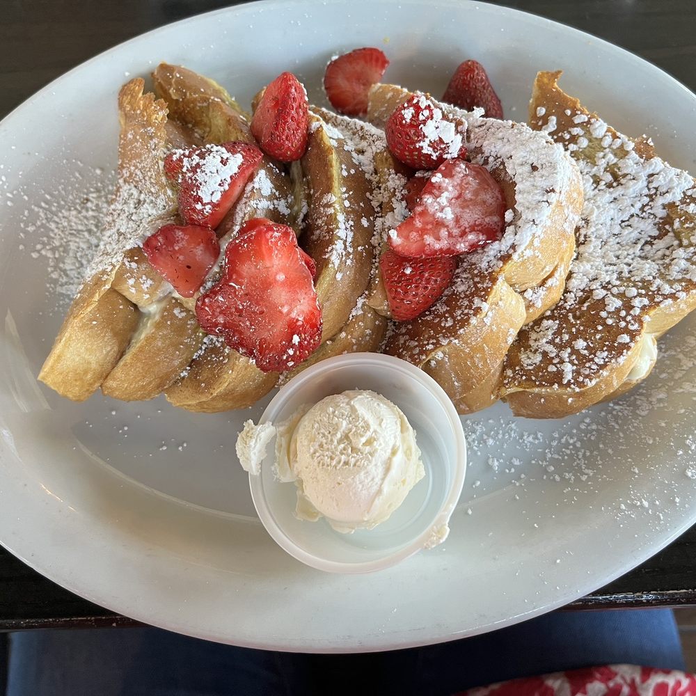 Le Peep - Aksarben Pointe - Stuffed French Toast - Breakfast & Brunch Near Me - Omaha, Nebraska Le Peep - Aksarben Pointe - Stuffed French Toast - Breakfast & Brunch Near Me - Omaha, Nebraska