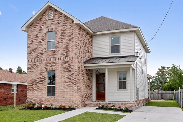 Slide of ClayKar Construction