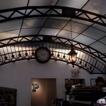 Platform 7 - Inside. - Coffee & Tea Near Me - Vancouver, British Columbia