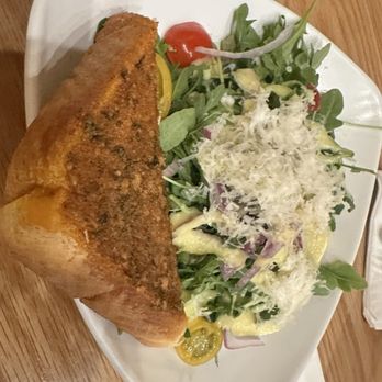 Bluberry Social - Side salad with vongole pasta - Breakfast & Brunch Near Me - Irvine, California Bluberry Social - Side salad with vongole pasta - Breakfast & Brunch Near Me - Irvine, California
