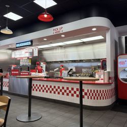 Five Guys - Counter