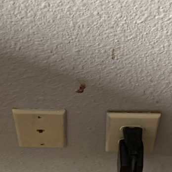 Super 8 by Wyndham McHenry - blood on wall - Hotels Near Me - McHenry, Illinois