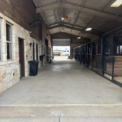 North Haven Equestrian - Barn alley