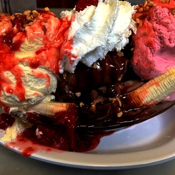 Fenton's Creamery - Ice Cream & Frozen Yogurt Near Me - Vacaville, California