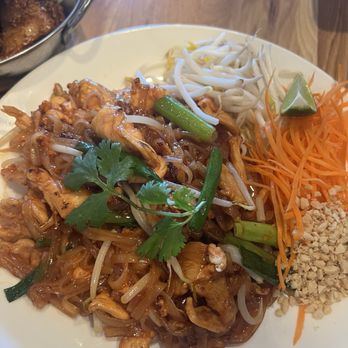 Le Dee Thai Cuisine - Pad thai - Thai Near Me - Chino Hills, California
