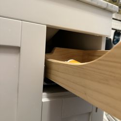 Decors US - The side of the drawer we had to cut down and sand before the sink would fit in.