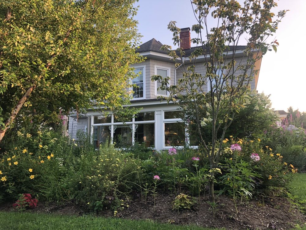 SHORECREST BED & BREAKFAST Updated September 2024 48 Photos & 23